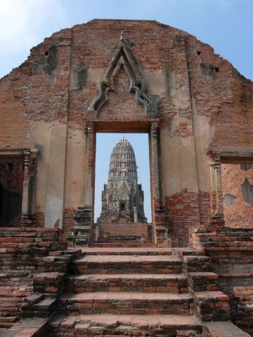 Wat Rachaburana through front gate